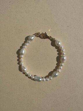 handmade freshwater pearl and gold bracelet 7.5"